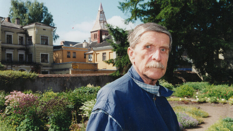 Viktor Masing 2001. aastal Tartu Ülikooli botaanikaaias